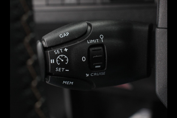 Peugeot 3008 1.6 e-THP GT Line Panorama dak Navigatie Lederen bekleding Cruise control Memory seats Camera Parkeer sensoren