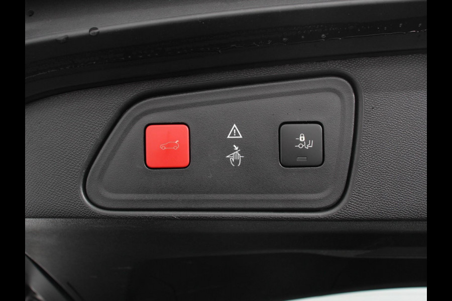 Peugeot 3008 1.6 e-THP GT Line Panorama dak Navigatie Lederen bekleding Cruise control Memory seats Camera Parkeer sensoren