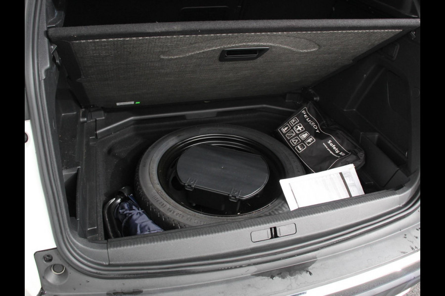 Peugeot 3008 1.6 e-THP GT Line Panorama dak Navigatie Lederen bekleding Cruise control Memory seats Camera Parkeer sensoren