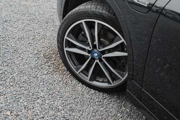 BMW X2 XDrive25e Executive M-Sport 220 PK Dealer o.h Head-Up Camera Leder LED 19''