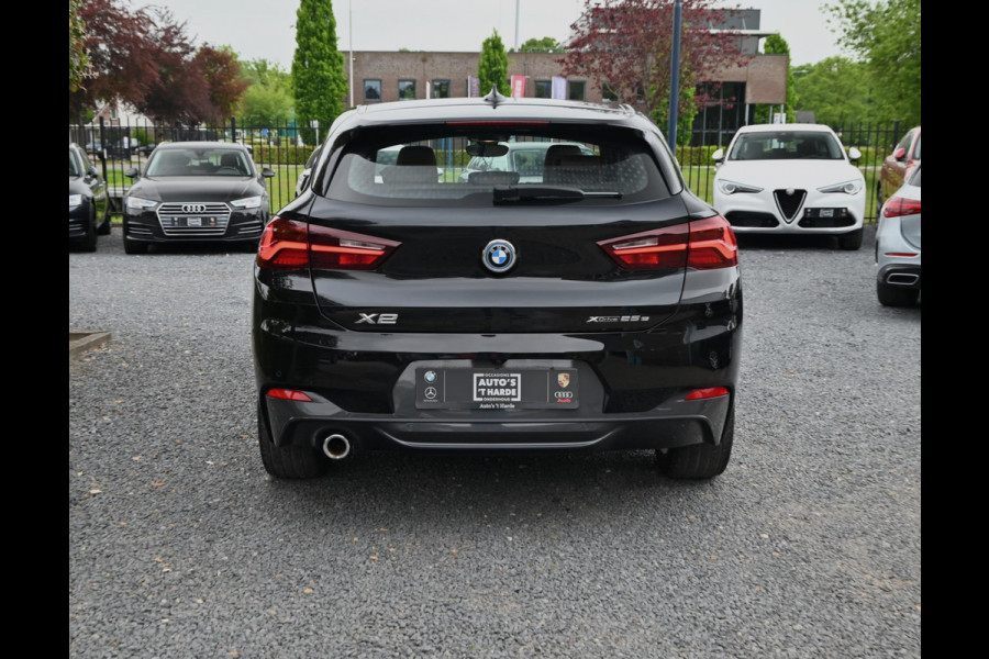 BMW X2 XDrive25e Executive M-Sport 220 PK Dealer o.h Head-Up Camera Leder LED 19''