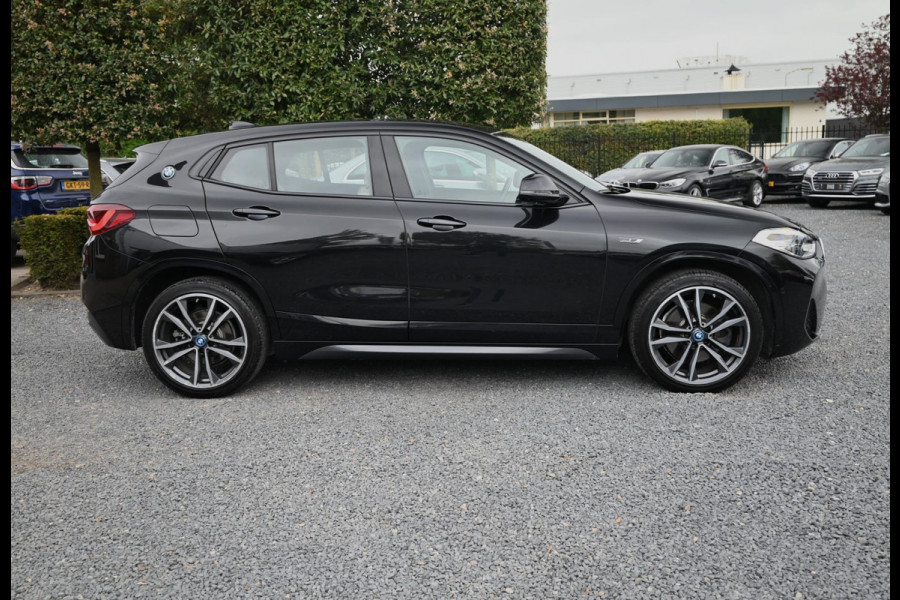 BMW X2 XDrive25e Executive M-Sport 220 PK Dealer o.h Head-Up Camera Leder LED 19''