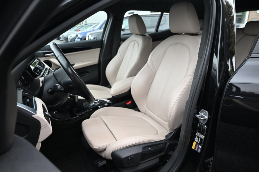 BMW X2 XDrive25e Executive M-Sport 220 PK Dealer o.h Head-Up Camera Leder LED 19''
