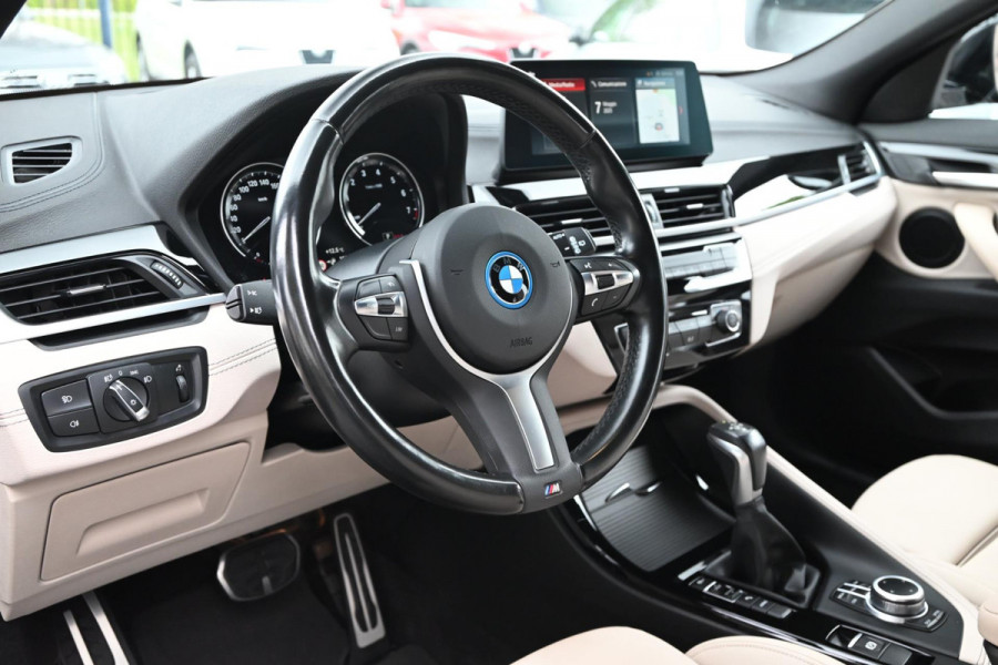 BMW X2 XDrive25e Executive M-Sport 220 PK Dealer o.h Head-Up Camera Leder LED 19''
