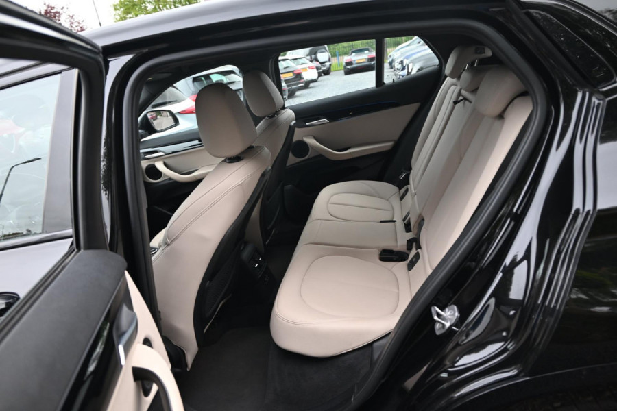 BMW X2 XDrive25e Executive M-Sport 220 PK Dealer o.h Head-Up Camera Leder LED 19''