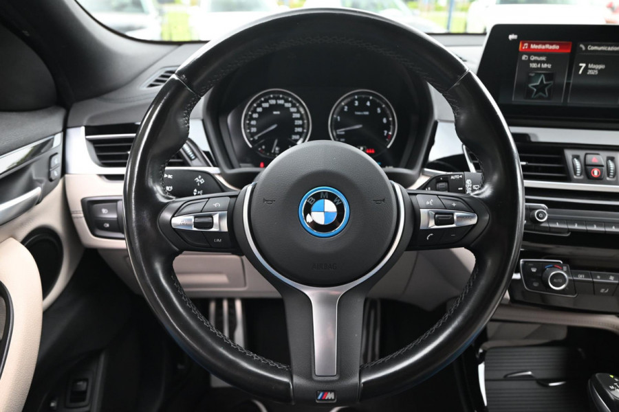 BMW X2 XDrive25e Executive M-Sport 220 PK Dealer o.h Head-Up Camera Leder LED 19''