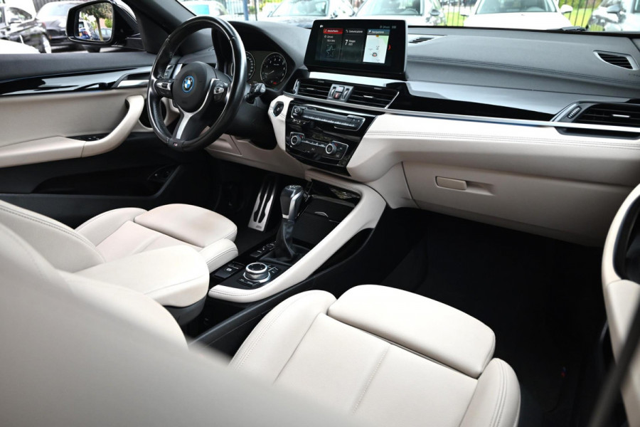 BMW X2 XDrive25e Executive M-Sport 220 PK Dealer o.h Head-Up Camera Leder LED 19''