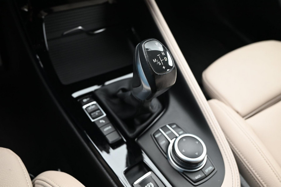 BMW X2 XDrive25e Executive M-Sport 220 PK Dealer o.h Head-Up Camera Leder LED 19''
