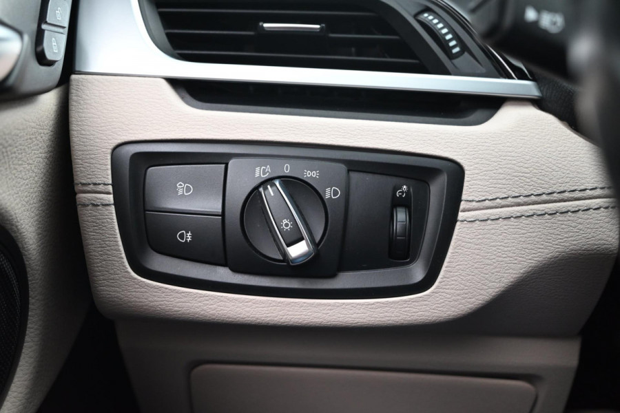 BMW X2 XDrive25e Executive M-Sport 220 PK Dealer o.h Head-Up Camera Leder LED 19''