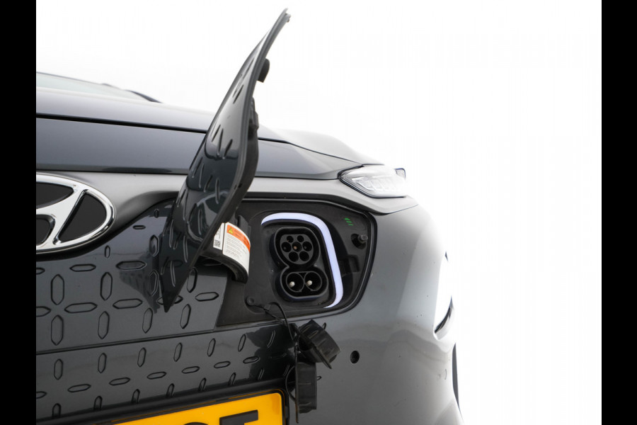 Hyundai Kona EV Premium 64 kWh (INCL-BTW) *PANO | FULL-LEATHER | HEAD-UP | FULL-LED | NAVI-FULLMAP | DAB | ADAPTIVE-CRUISE | KRELL-AUDIO | KEYLESS | CAMERA | BLIND-SPOT | LANE-ASSIST | DIGI-COCKPIT | COMFORT-SEATS | TOWBAR