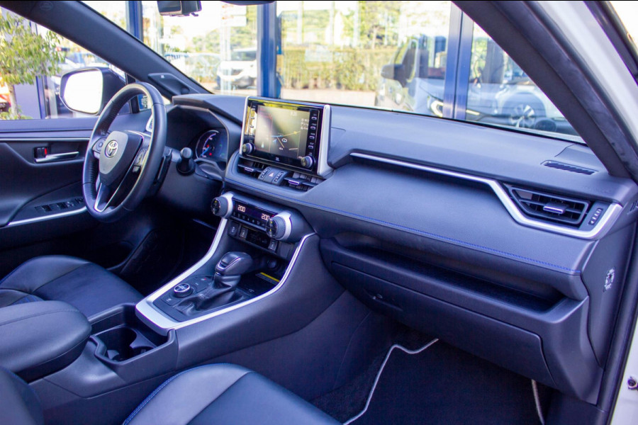 Toyota RAV4 2.5 Hybrid AWD Bi-Tone | Prijs rijklaar incl. 12 mnd garantie|Bluetooth LMV Trekhaak Blindspot Panodak Carplay Keyless