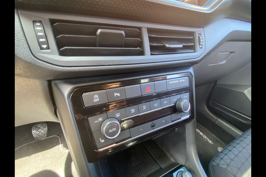 Volkswagen T-Cross 1.0 TSI 95pk Life Navigatie Apple Carplay/Android Auto Adaptive Cruise Control Camera Parkeersensoren Stoelverwarming Getinte ramen Climate Control