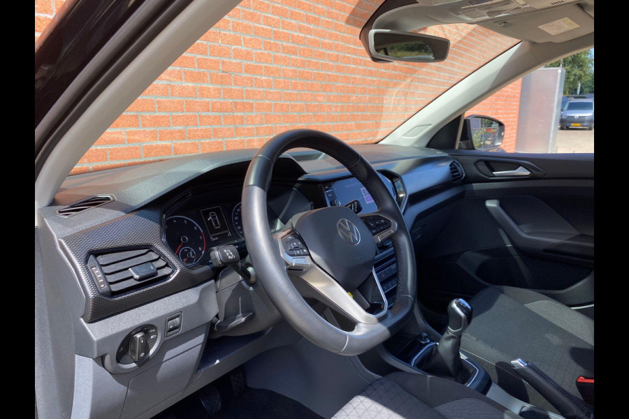 Volkswagen T-Cross 1.0 TSI 95pk Life Navigatie Apple Carplay/Android Auto Adaptive Cruise Control Camera Parkeersensoren Stoelverwarming Getinte ramen Climate Control