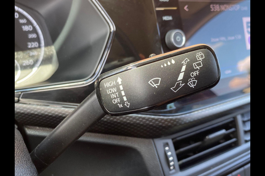 Volkswagen T-Cross 1.0 TSI 95pk Life Navigatie Apple Carplay/Android Auto Adaptive Cruise Control Camera Parkeersensoren Stoelverwarming Getinte ramen Climate Control