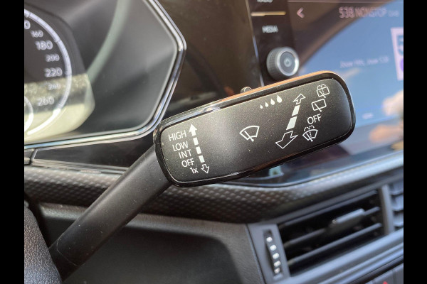 Volkswagen T-Cross 1.0 TSI 95pk Life Navigatie Apple Carplay/Android Auto Adaptive Cruise Control Camera Parkeersensoren Stoelverwarming Getinte ramen Climate Control