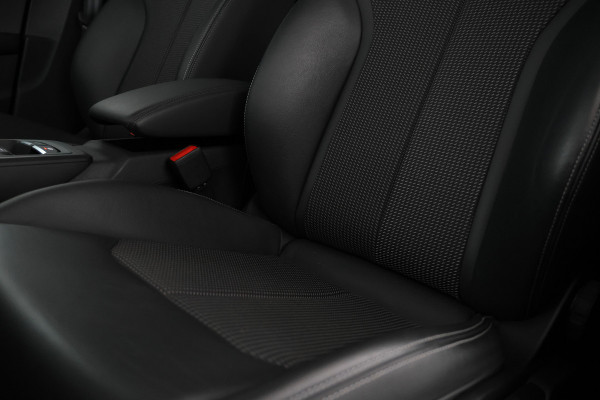 Audi Q2 35 TFSI S Edition Navigatie, Virtual, Rotor velg