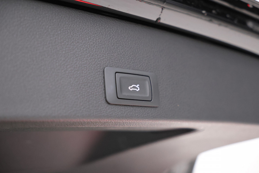 Audi Q2 35 TFSI S Edition Navigatie, Virtual, Rotor velg