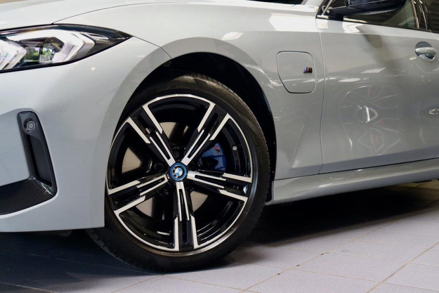 BMW 3-serie 320e Touring M Sport|ACC|PANO|Hud|BMW GARANTIE!