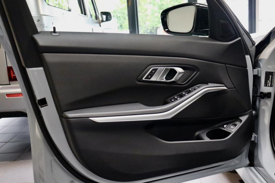 BMW 3-serie 320e Touring M Sport|ACC|PANO|Hud|BMW GARANTIE!
