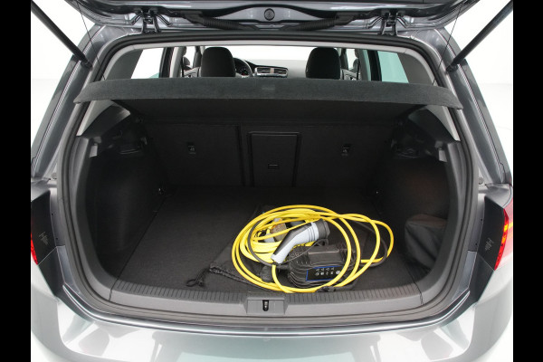 Volkswagen e-Golf E-DITION 136pk Navigatie Camera Acc Warmtepomp 68