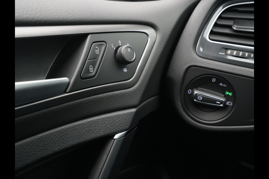 Volkswagen e-Golf E-DITION 136pk Navigatie Camera Acc Warmtepomp 68