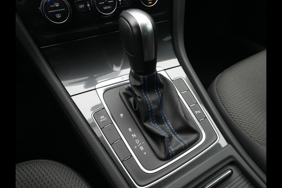 Volkswagen e-Golf E-DITION 136pk Navigatie Camera Acc Warmtepomp 68