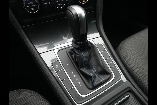 Volkswagen e-Golf E-DITION 136pk Navigatie Camera Acc Warmtepomp 68