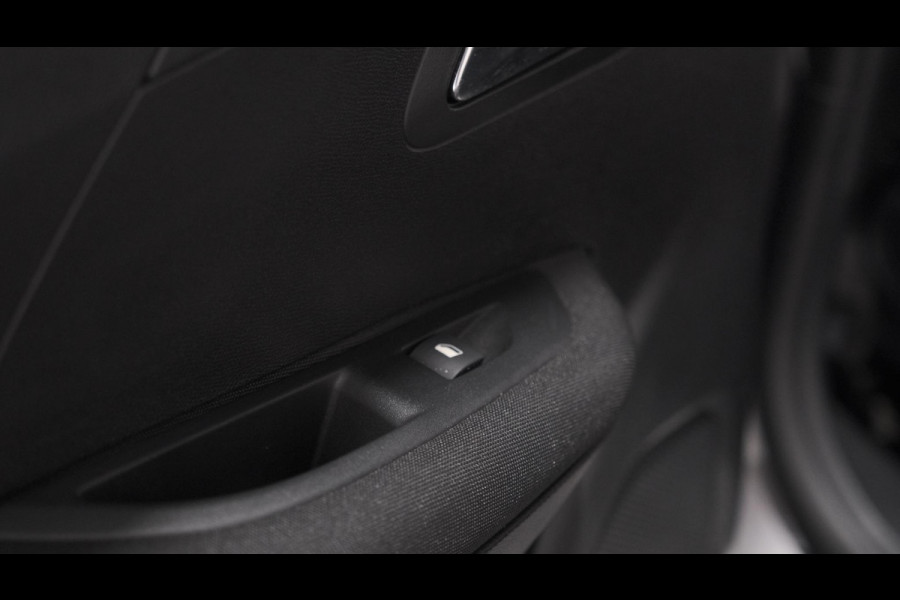 Peugeot 208 PureTech 100 EAT8 Active | Parkeersensoren | Navigatie | Apple CarPlay