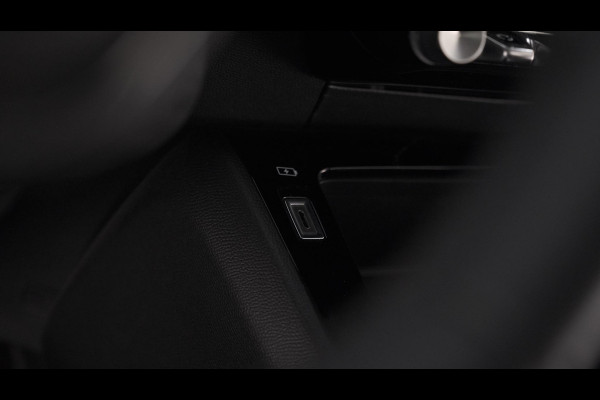 Peugeot 208 PureTech 100 EAT8 Active | Parkeersensoren | Navigatie | Apple CarPlay
