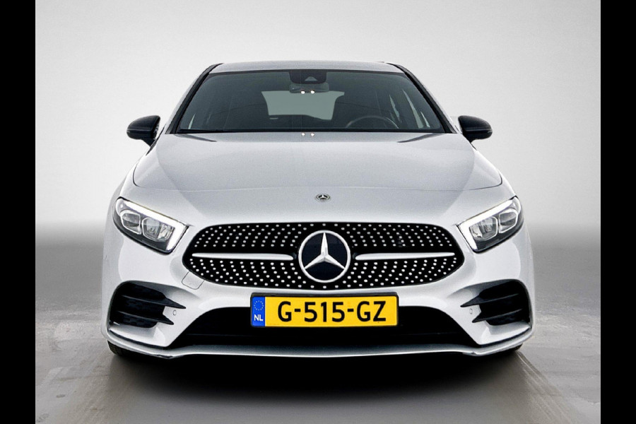 Mercedes-Benz A-Klasse 180 Business Solution AMG(NL auto, Dealer onderhoud, Navi Groot, StoelV, Parkeersensoren, Carplay, Etc)