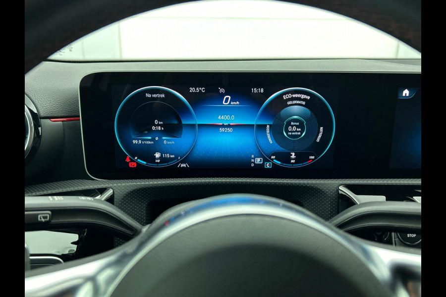 Mercedes-Benz A-Klasse 180 Business Solution AMG(NL auto, Dealer onderhoud, Navi Groot, StoelV, Parkeersensoren, Carplay, Etc)