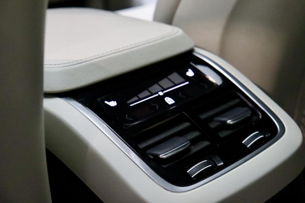 Volvo XC90 T8 AWD R Inscription Exclusive Massage|PANO|HUD