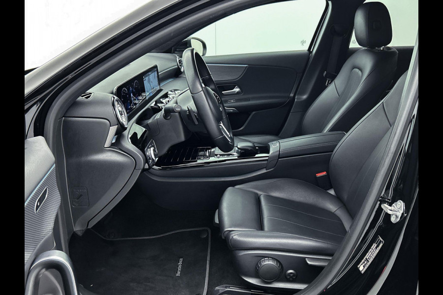 Mercedes-Benz A-Klasse 180 Business Solution Luxury(1e Eig, Dealer OndH, NL-auto, Sfeer-verlichting, Navi Groot, Leer, Camera, Etc