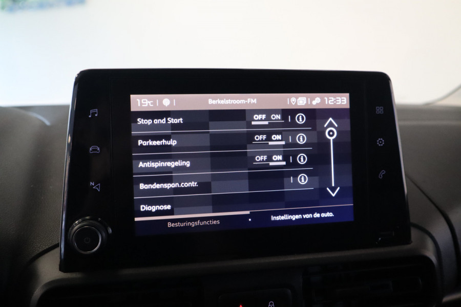 Citroën Berlingo 1.5 BlueHDI Club PLUS Navigatie 16LMV Airco en Cruise Control 3pers uitv