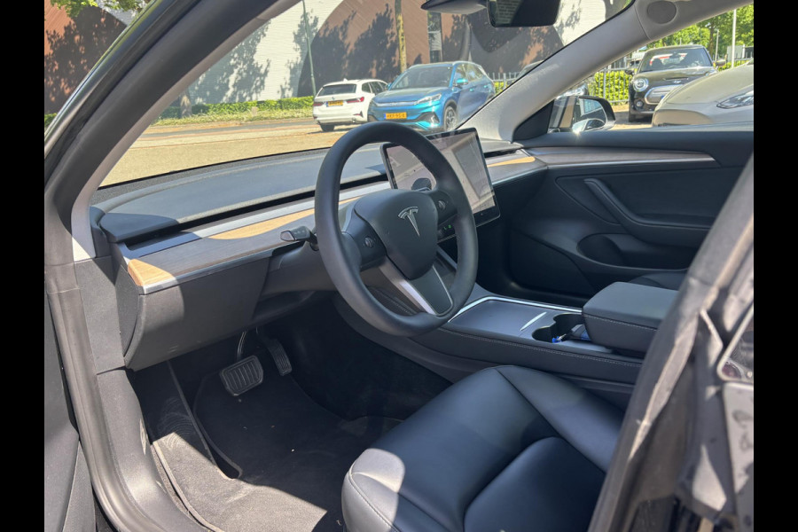 Tesla Model 3 Standard RWD Plus 60 kWh AUTOPILOT | LEDER | RIJKLAAR INCL. 12 MND,. BOVAGGARANTIE
