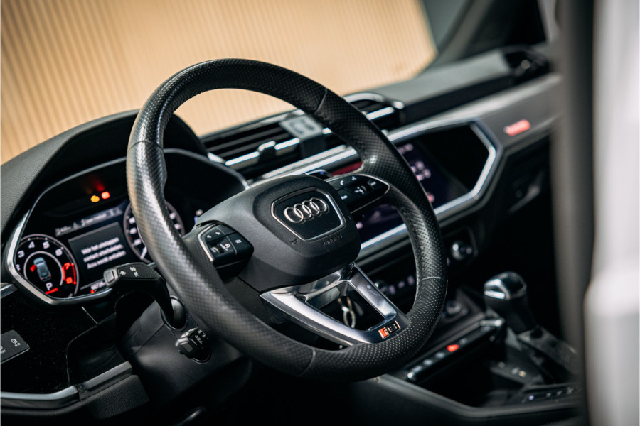 Audi RSQ3 TFSI RS RSQ3 | Carbon | Elek. stoelen | Camera | stoel verwarming.