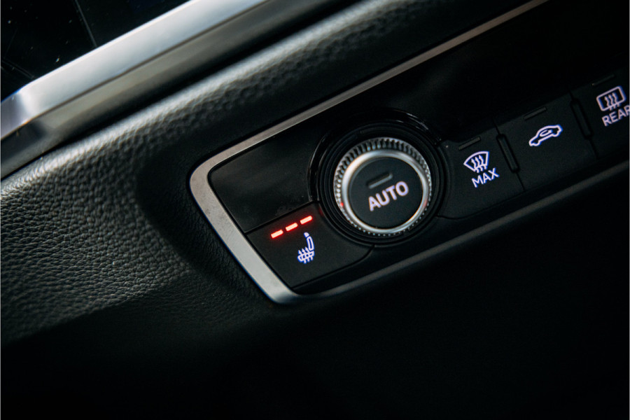 Audi RSQ3 TFSI RS RSQ3 | Carbon | Elek. stoelen | Camera | stoel verwarming.