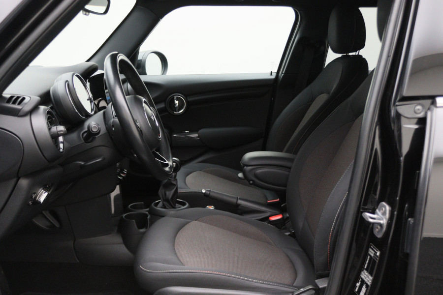 MINI Mini 1.5 Cooper Business Edition 5- Deurs, Apple Carplay, LED, Climate, Cruise, Navigatie, PDC