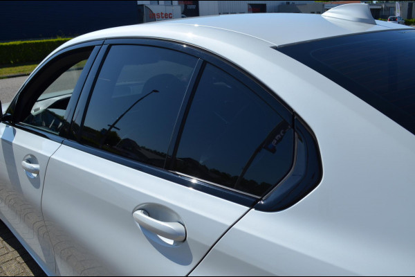 BMW 3-serie 2.0 260 pk M-Sport Edition / 19"M / Wit metallic