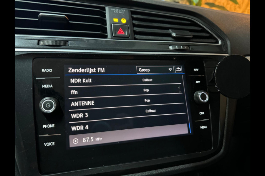 Volkswagen Tiguan 1.4 TSI 4Motion Highline Garantie Trekhaak CarPlay Camera PDC ACC Lane StuurVW StoelVW Off-Road Rijklaar
