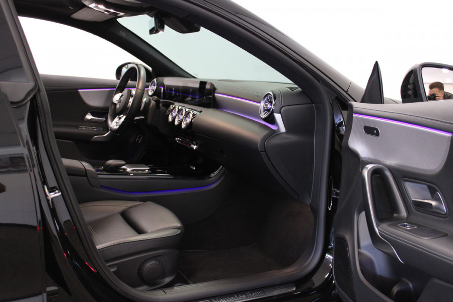 Mercedes-Benz CLA-Klasse 250 e AMG Premium Plus Pano|Sfeer|Augmented|Dodehoek|Night.