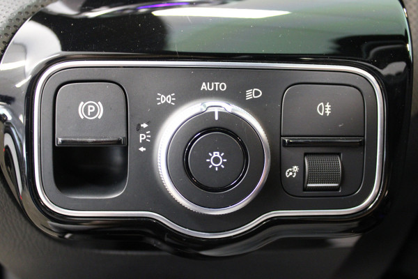 Mercedes-Benz CLA-Klasse 250 e AMG Premium Plus Pano|Sfeer|Augmented|Dodehoek|Night.