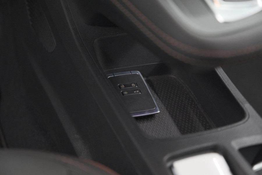 Renault Captur TCe 130 EDC Initiale Paris | 360 Camera | Adaptieve Cruise Control | BOSE Audio | Pack Winter