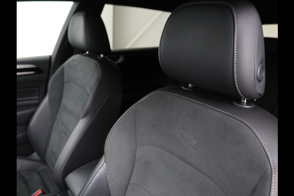 Volkswagen Arteon Shooting Brake 1.4 TSI eHybrid R-Line | Trekhaak | Stoelverwarming | Carplay | Leder/Alcantara | Adaptive cruise | Achterbankverwarming | Camera | Navigatie | Half leder