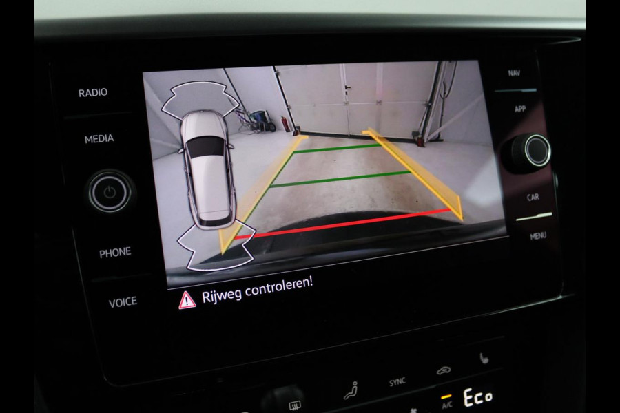 Volkswagen Arteon Shooting Brake 1.4 TSI eHybrid R-Line | Trekhaak | Stoelverwarming | Carplay | Leder/Alcantara | Adaptive cruise | Achterbankverwarming | Camera | Navigatie | Half leder