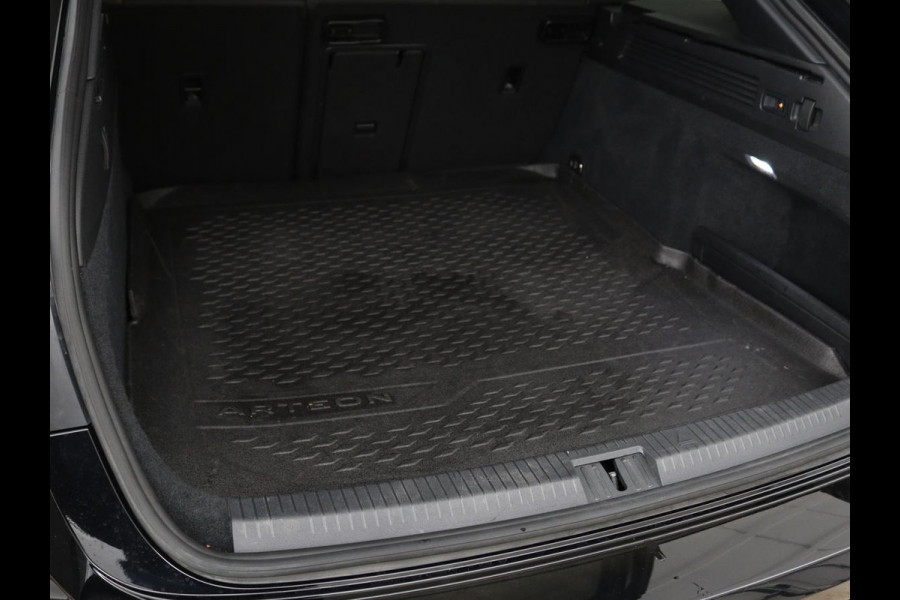 Volkswagen Arteon Shooting Brake 1.4 TSI eHybrid R-Line | Trekhaak | Stoelverwarming | Carplay | Leder/Alcantara | Adaptive cruise | Achterbankverwarming | Camera | Navigatie | Half leder
