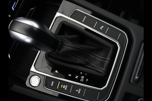 Volkswagen Arteon Shooting Brake 1.4 TSI eHybrid R-Line | Trekhaak | Stoelverwarming | Carplay | Leder/Alcantara | Adaptive cruise | Achterbankverwarming | Camera | Navigatie | Half leder