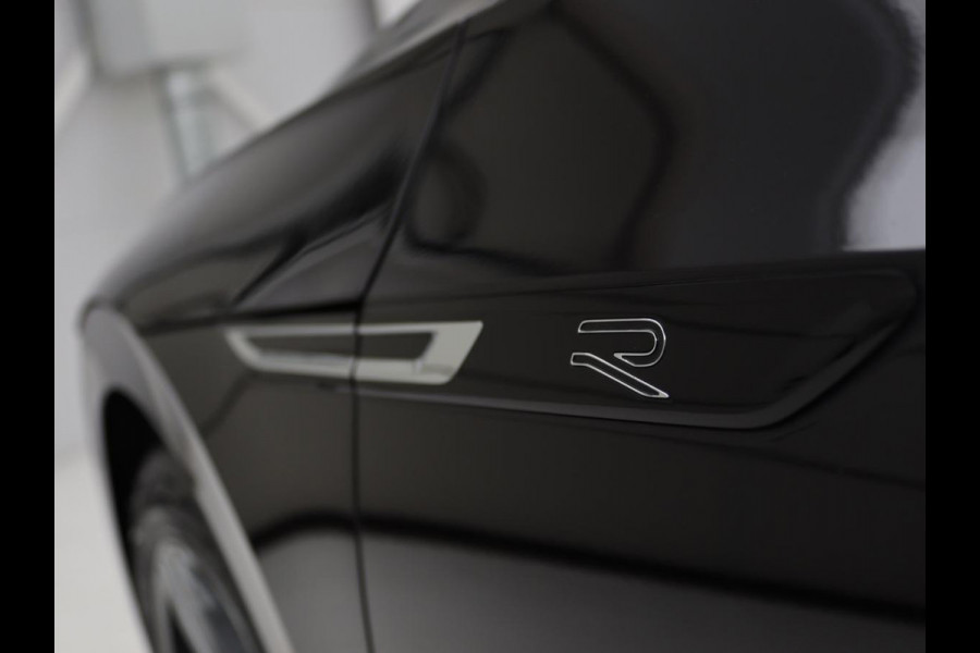 Volkswagen Arteon Shooting Brake 1.4 TSI eHybrid R-Line | Trekhaak | Stoelverwarming | Carplay | Leder/Alcantara | Adaptive cruise | Achterbankverwarming | Camera | Navigatie | Half leder