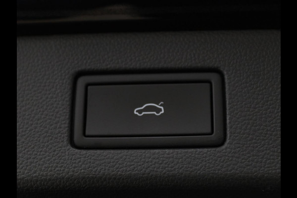 Volkswagen Arteon Shooting Brake 1.4 TSI eHybrid R-Line | Trekhaak | Stoelverwarming | Carplay | Leder/Alcantara | Adaptive cruise | Achterbankverwarming | Camera | Navigatie | Half leder