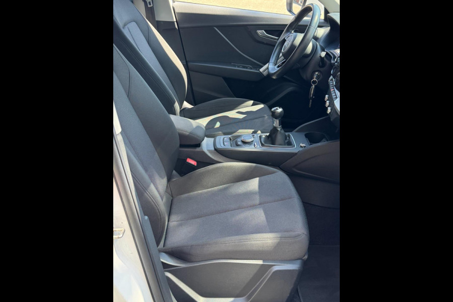 Audi Q2 1.0 30 TFSI Design - Navigatie I Airco I PDC I Sport velgen I Dealer onderhouden